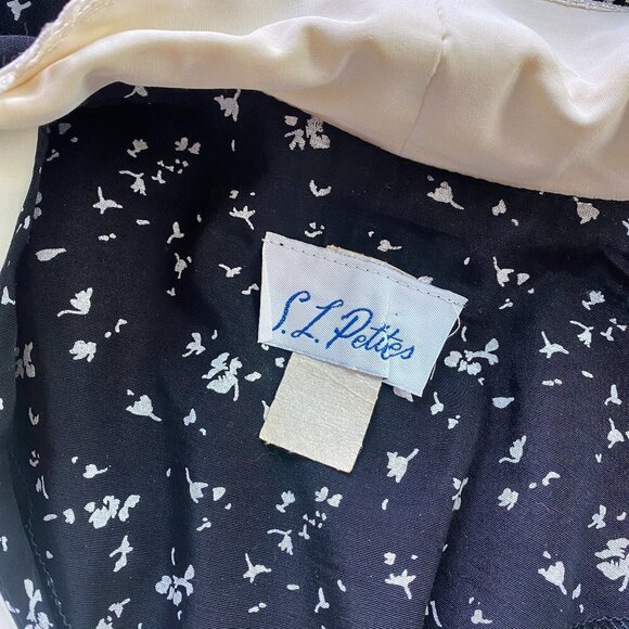 Vintage 1980s S.L. Petites Black Floral Front Button Pleated Sun Dress - Picture 5 of 6